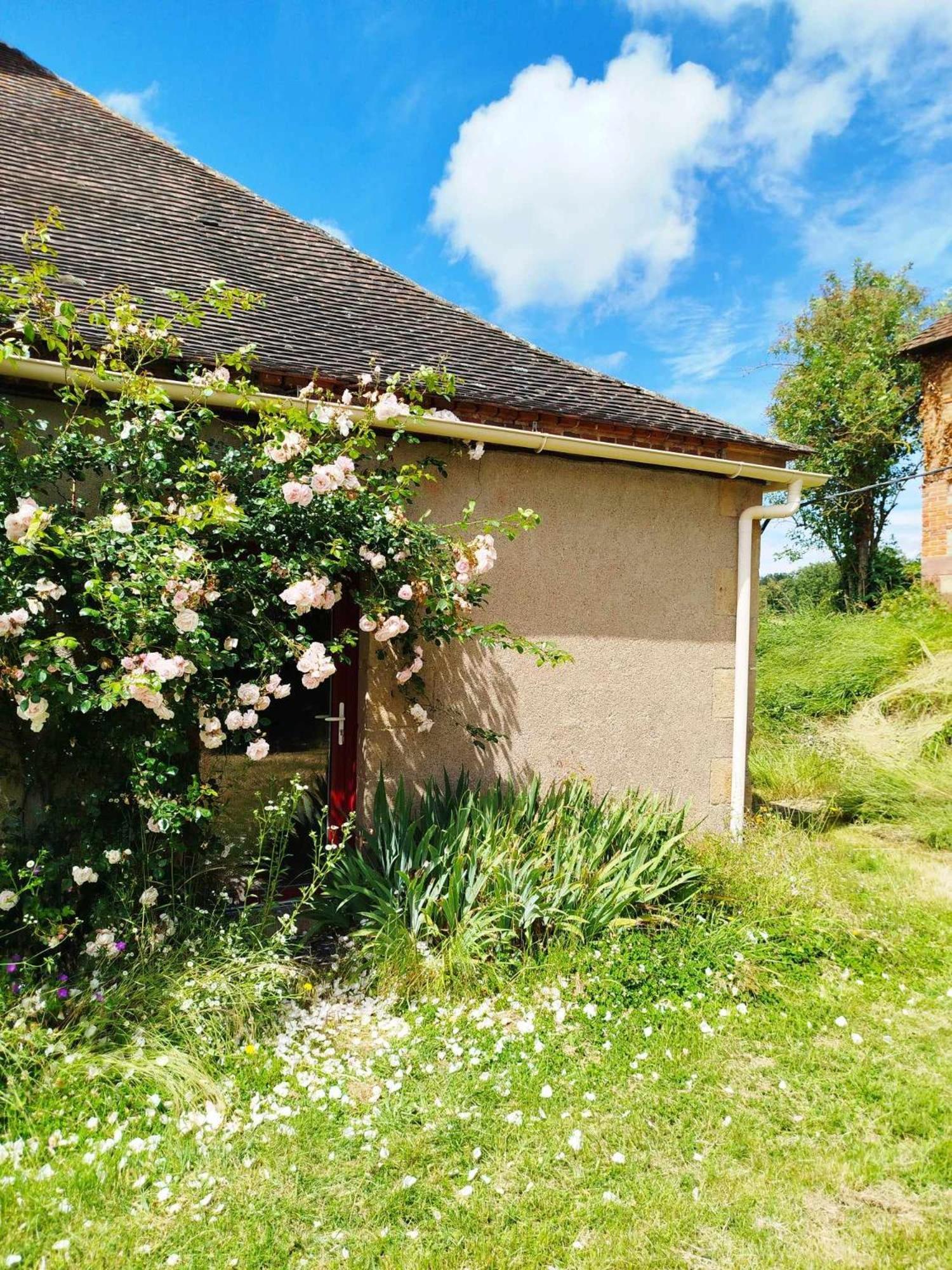 Gite Des Fours Agonges Exterior photo